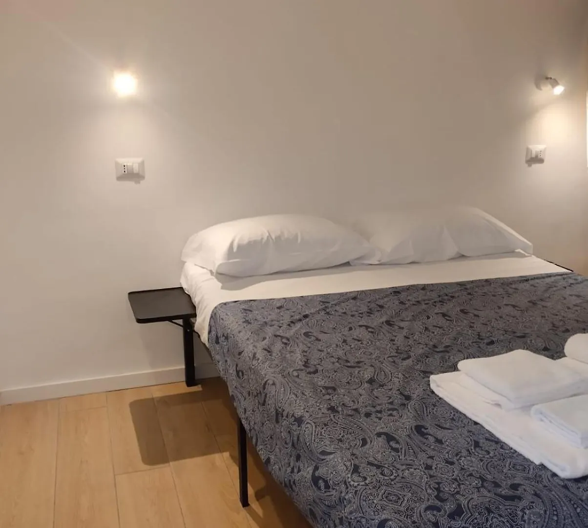 ***  Amedeo Square Bed & Breakfast Naples Italy