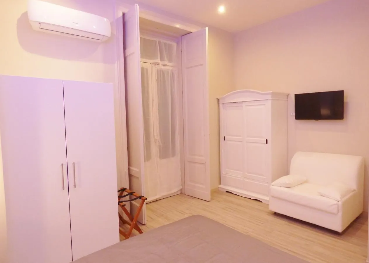 Amedeo Square Bed & Breakfast Naples Italy
