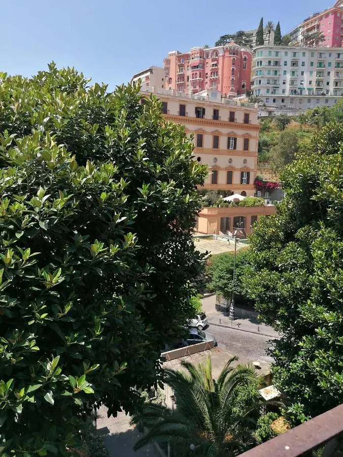 مبيت وإفطار نابولي Amedeo Square 3*,  إيطاليا