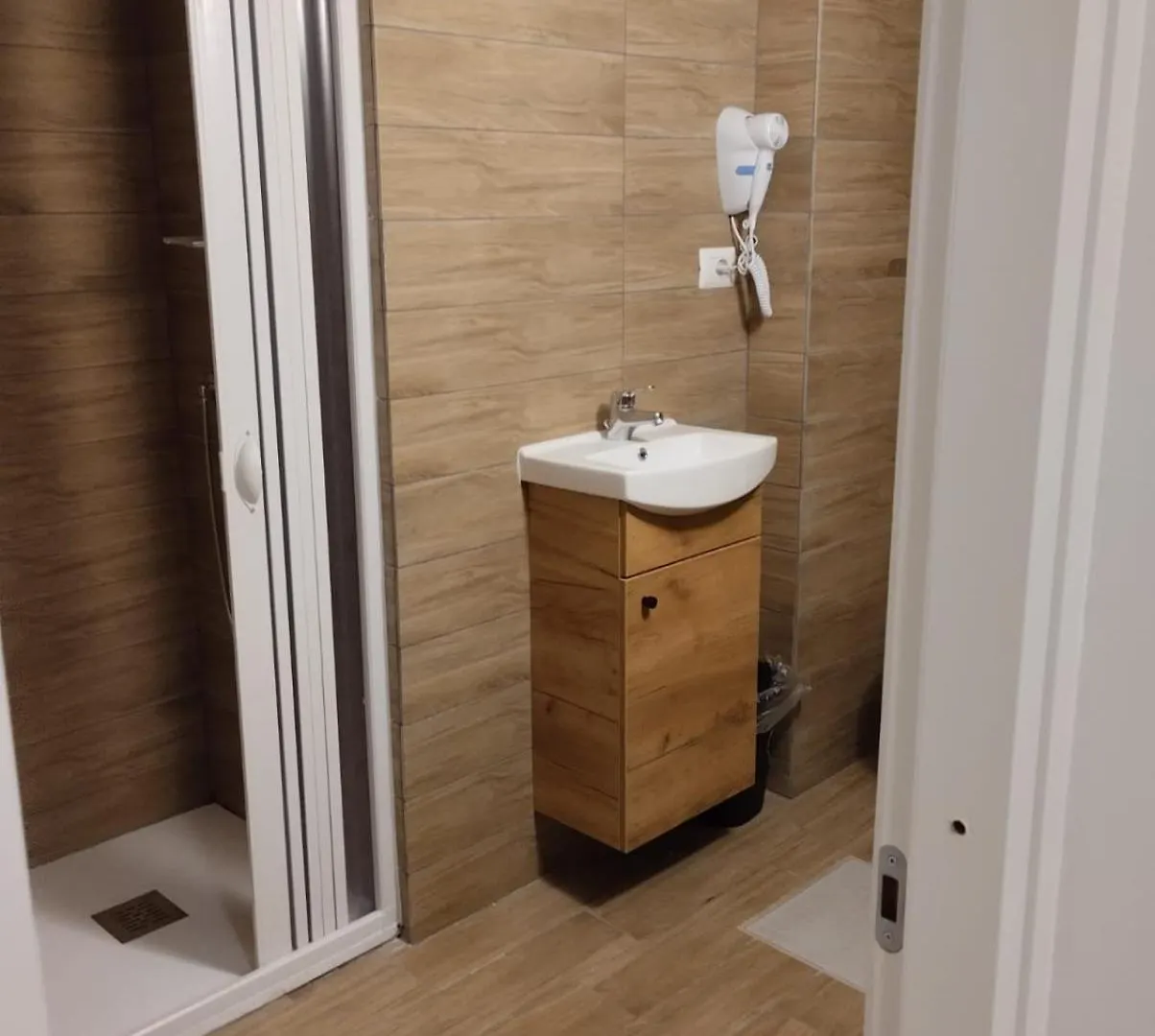 مبيت وإفطار نابولي Amedeo Square 3*,