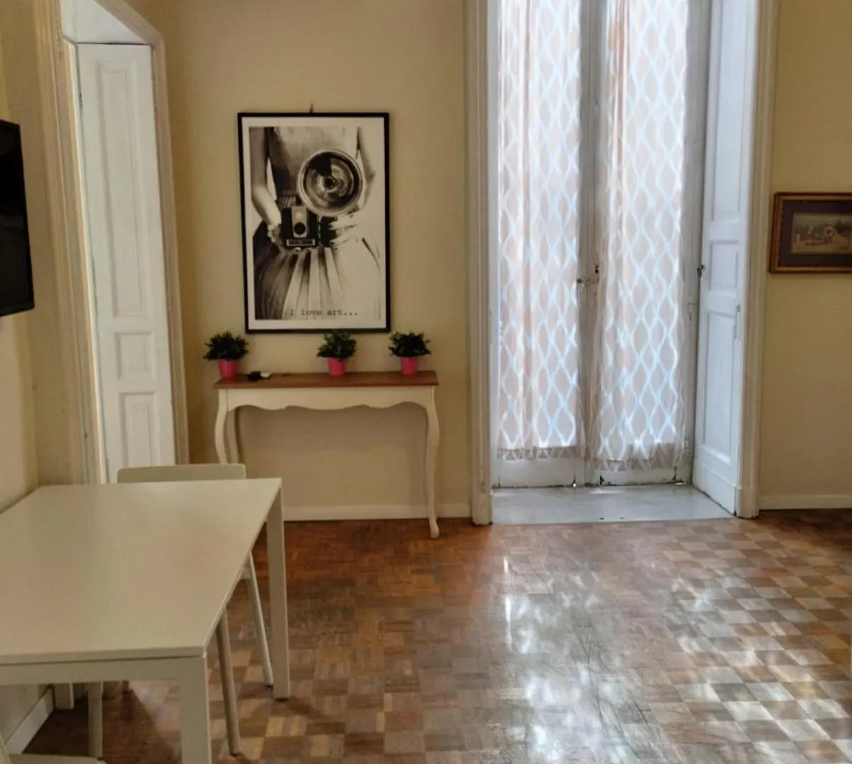 مبيت وإفطار نابولي Amedeo Square 3*,  إيطاليا